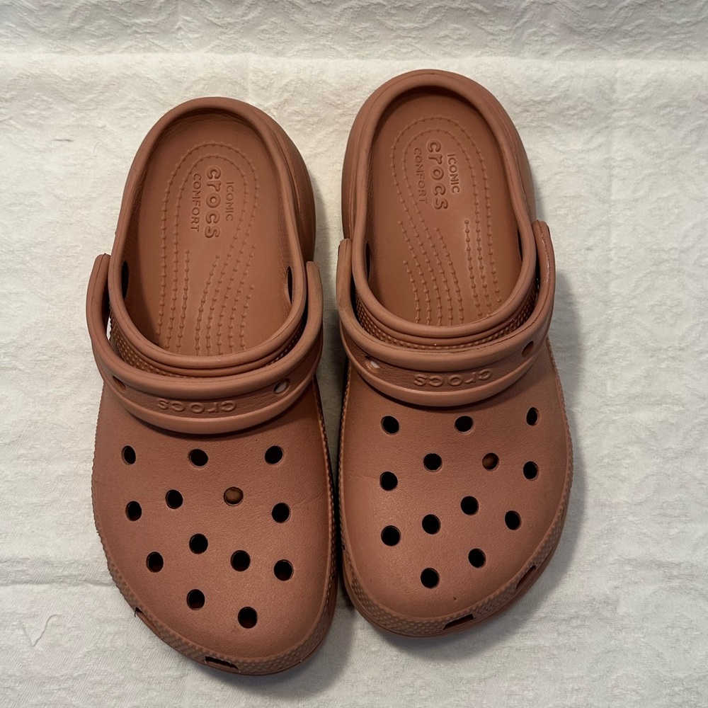 Women’s Platform Crocs Size 5 Blush